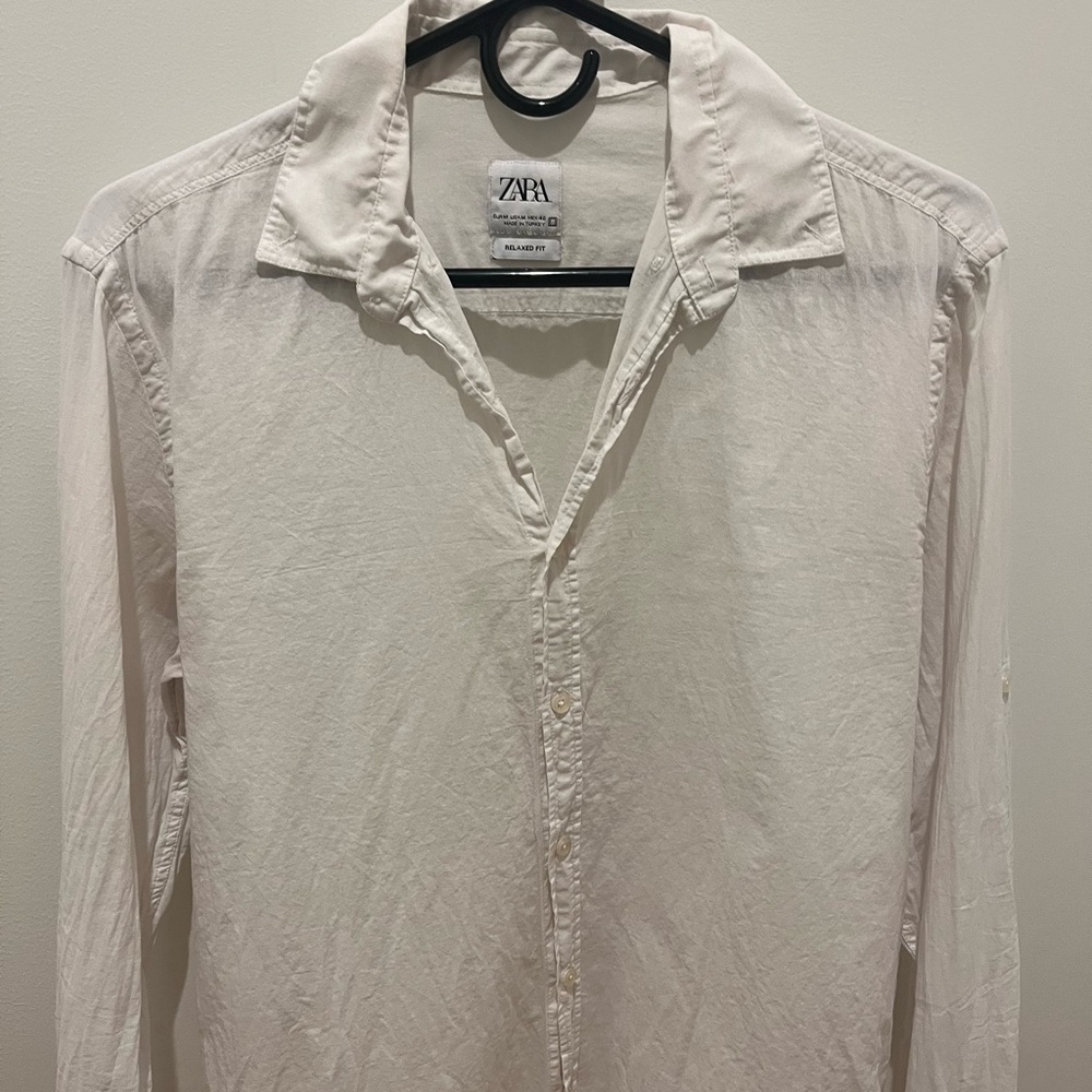 Zara Men's Classic White Button Down Shirt gently worn
